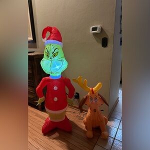 Dr. Seuss Grinch and Max LED Gemmy Airblown 4.5 ft Christmas Yard Inflatable